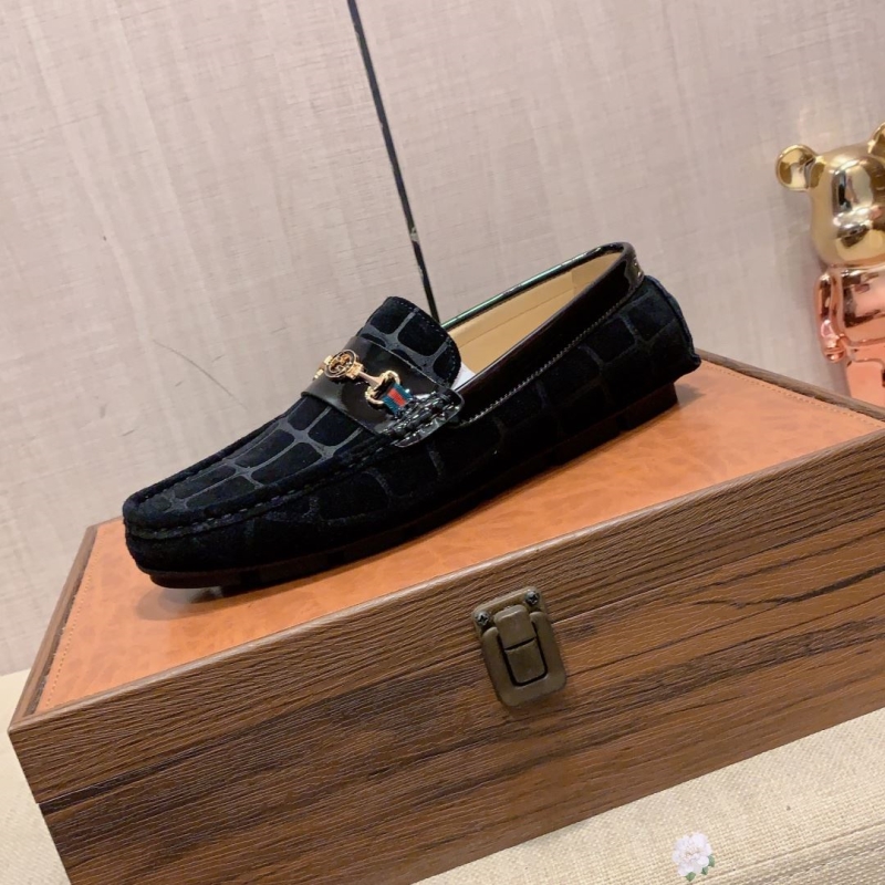 G*u*i leather shoes